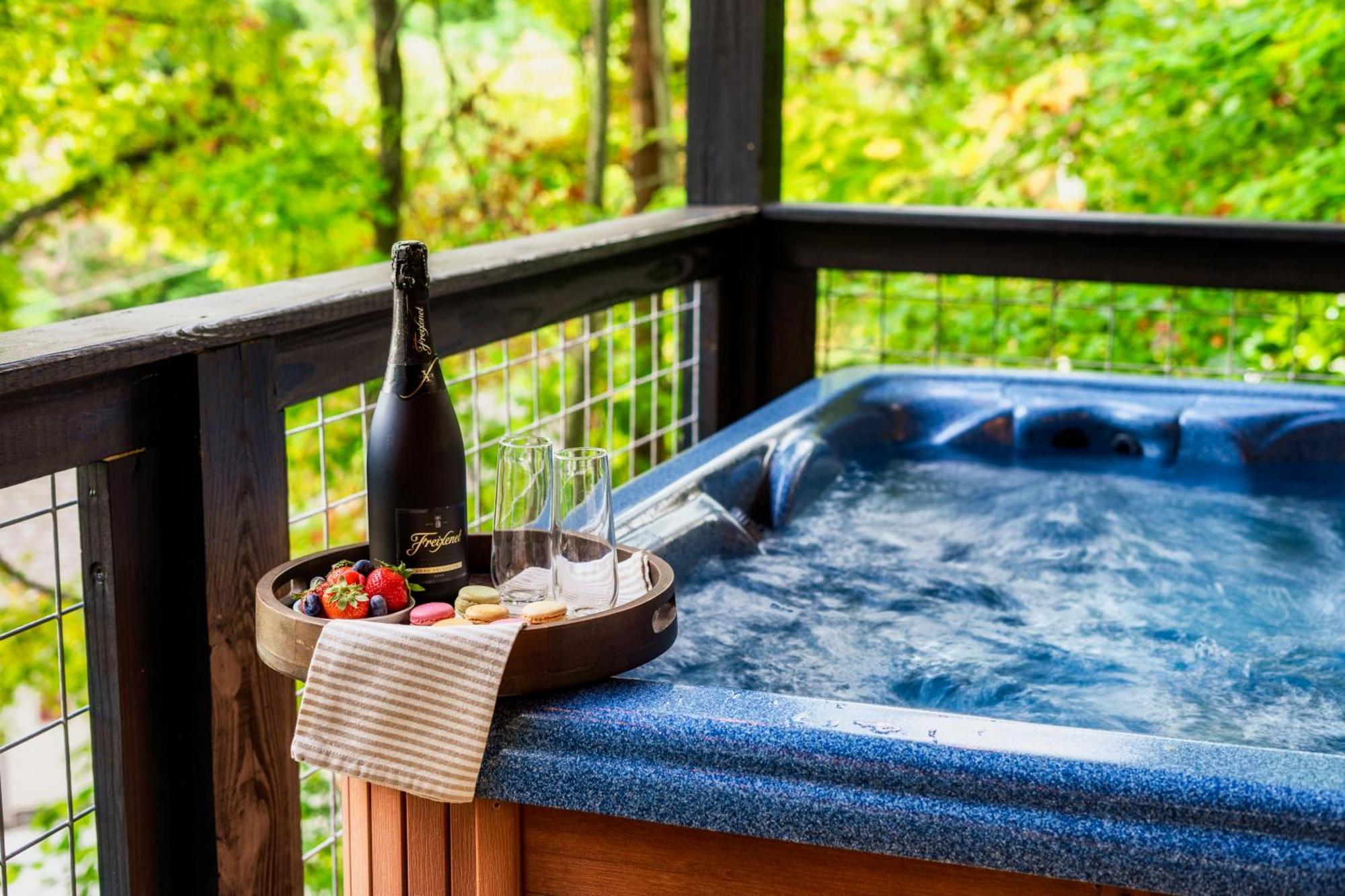 Woodhaven - Private - 3 Suites - Gorgeous Views - 3 Pools - Gamerm - Hottub - Lots Of Bears Gatlinburg Exteriér fotografie